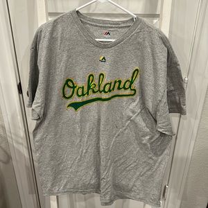 Oakland Athletics Grey Short Sleeved Graphic Tee w/Green Logo Sz 2XL by Majestic